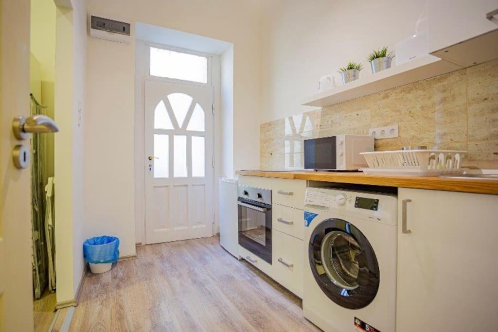 Cosy Flat In Akacfa Str., Aya Apartament Budapeszt